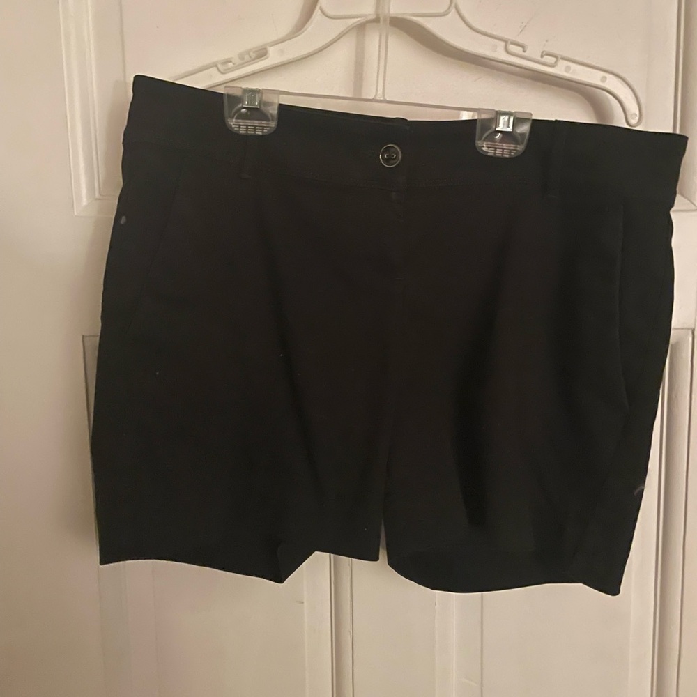 Isaac Mizrahi black shorts 10
